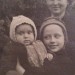 Рита и Оля Трухачевы с мамой. 1958г. Фото А.И. Цветаевой.